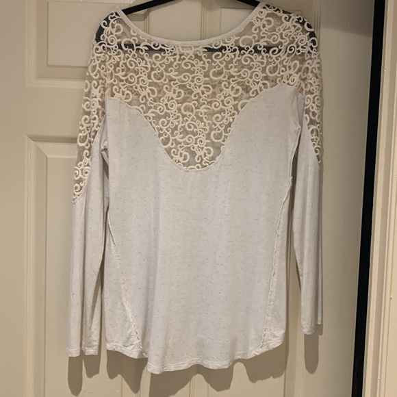 Ladies top - Picture 2 of 4